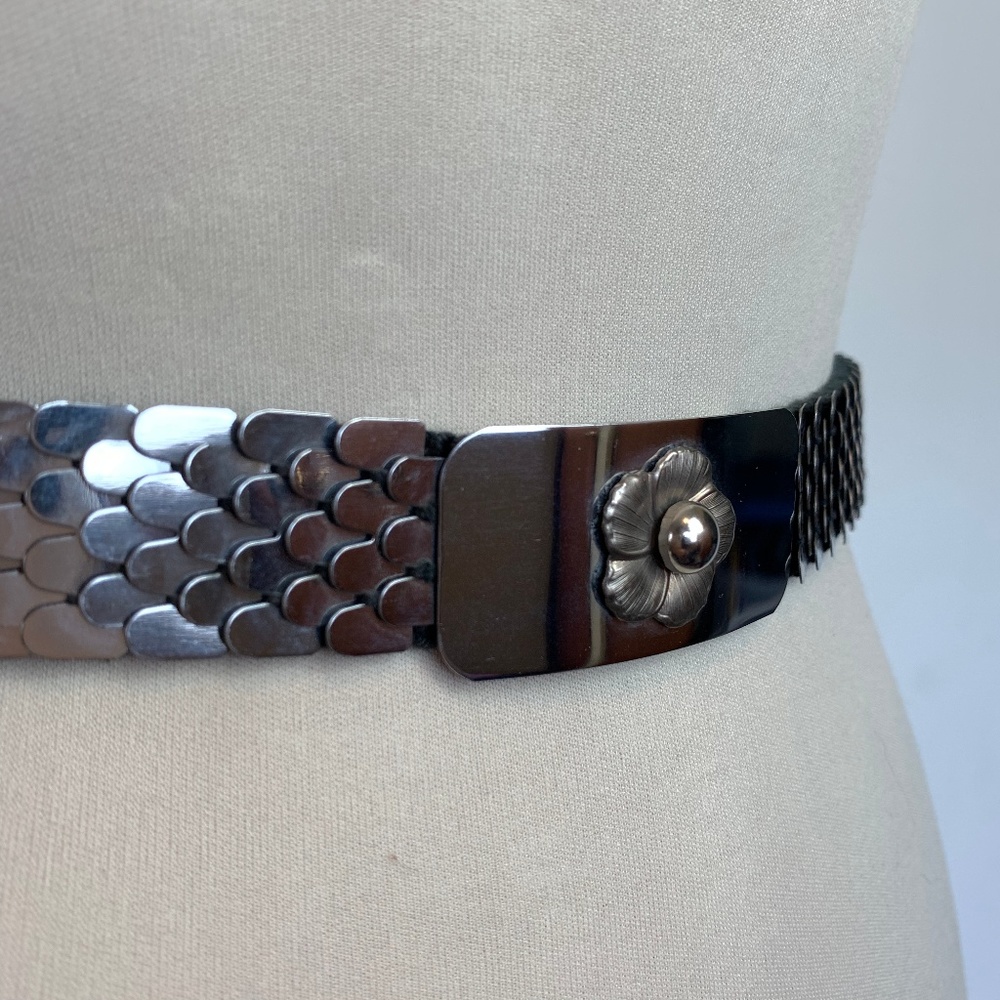 🐳 Vintage Fish scale stretch belt w daisy buckle